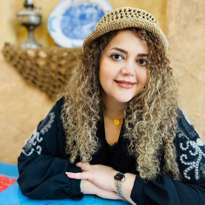 ما را نمیتوان یافت بیرون ازین دو عبرت / یا ناقص الکمالیم یا کامل القصوریم