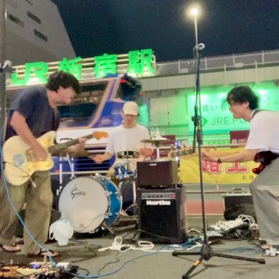 東京のバンド。バーン!とした曲とキューっとした曲をやります。各種サブスク配信中🎧 JR新宿駅前で毎週路上ライブ! 🎸@masa19921005 🅱️@knock_and_call 🥁@tonkechigude ✉️burnqueburnque@gmail.com