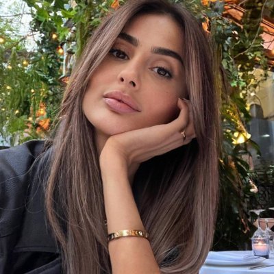After all the ups and downs, she is still elegant; she knows how to make choices and how to love herself. Time never defeats beauty, and a rich heart is the ete