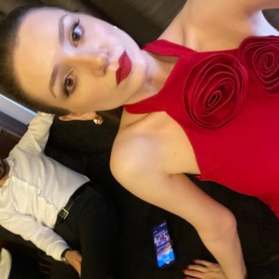 hilosshu's profile picture. cok sevdigimden degil zor sevdigimden