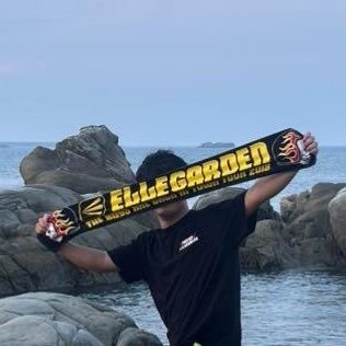 ゴルフ以外の趣味垢。
邦ロックお笑い系ラジオ少しだけアニメ。
名前コロコロ変えますスンマセン。
3割引シール貼られてる独身平民🚹
ライブにはモッシュとダイブがあってもいいと思うんだ。