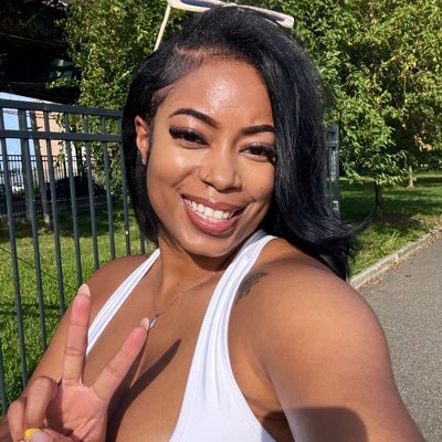 Alpha Woman 💚💗 | ED RN🩺💉| Part-Time Sports Analyst #TashSportsPT
