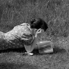 p_Oiil7's profile picture. صَبُورّ عَلى رَيبِ الزّمانِ صَليبُ.