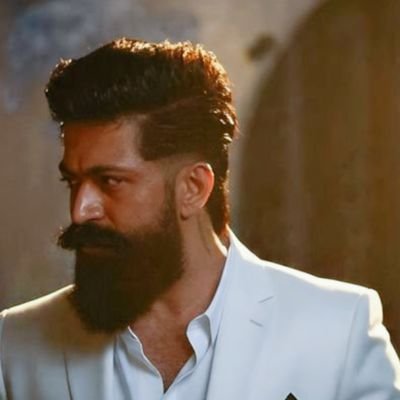 ಕನ್ನಡಿಗ ||......#Yashboss ♥️|| #RCB || ಮಾತು ನೇರ 🦂 ✌️||..... 🤝||... X app ge bandiddhe 👉 @thenameisYash || || @vijayaananth2 💝