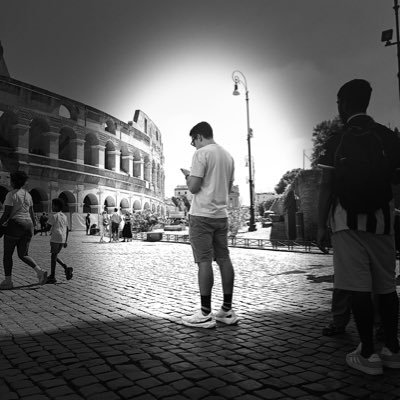 Un hombre feliz. Me gusta aprender y escribir. También escuchar. Me cerraron una puerta para abrirme todas las ventanas.