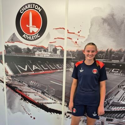 Charlton Athletic ✍️🏼
HEIGHT : 5'11 •
INSTA : goalkeeper_mj