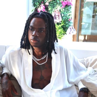 @heisrema 🦇❤️🔥 🗂️ archives, post-tour videos & loud memories 🎀 just a raver babe curating memories✨📁
