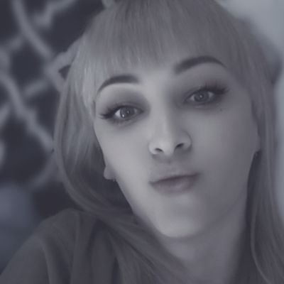 onHi2s7tSjpV1BB's profile picture. 