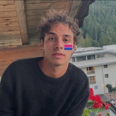 non fate soffrire più mio figlio simone|manuel bisessuale|