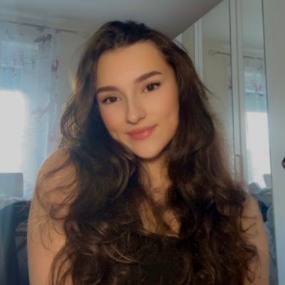 rozaofficialx's profile picture. Pop + R&B ✨                                               'Nicht Allein' - Link in Bio👇🏽              Contact: mgmt.htb@gmail.com