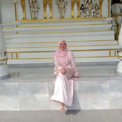 FeaPutri's profile picture. I do boxing to de-stress