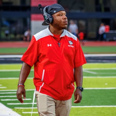 God | Husband to @footballwife20 | Father to 2️⃣ boys | @WBDoggsFB WR Coach/Pass Game & Recruiting Coordinator | AIE 18U HC/OC| #EasyMoney 🤑💸| #FlyEaglesFly