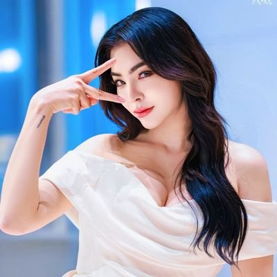 topfaye900's profile picture. 