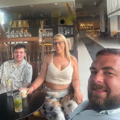 Katielouiserob6's profile picture. Nurse mode: On 🩺                      Teenager mode: Help me 🆘         Coffee in one hand ☕, sweet treat in the other 🍩, reading my way through life 📚