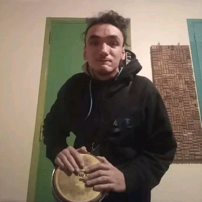 soy actor y músico y director de teatro unipersonal hablo inglés y español organizando y armando giras virtuales en Instagram facebook kwai y YouTube