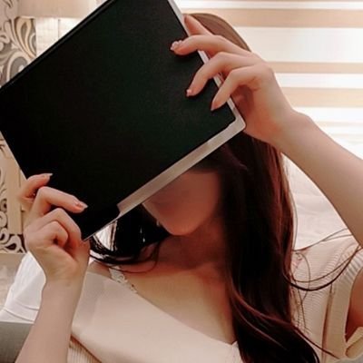 AI × Art × Daily Life
自分が書こうと思っても書けないが、可愛いを形にしたい。ほんわかした動機。
可愛いやキラキラした絵が好きです。