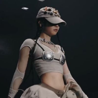 LikeUjennie37's profile picture. all about @jennierubyjane