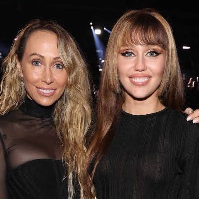 I’m Mother of @MileyCyrus I love and cherish my daughter so much. Don't believe imposters