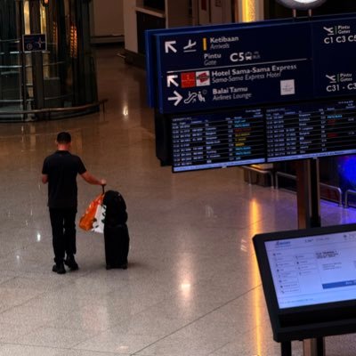 gaazini's profile picture. frequent flyer 🤟 global citizen