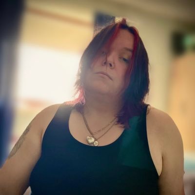 Proud owner of 2. Polyamorous kinky disaster dyke.🔞 🏳️⚧️