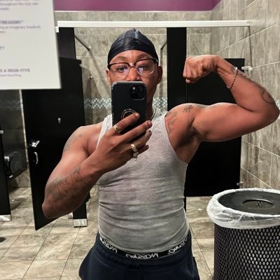 I’m live right now FIRST 🌰 of the day watch me cream & iSquirt https://t.co/X389j3MeAs 💦#MANPussy 🍆 #FTM #CLITDICK