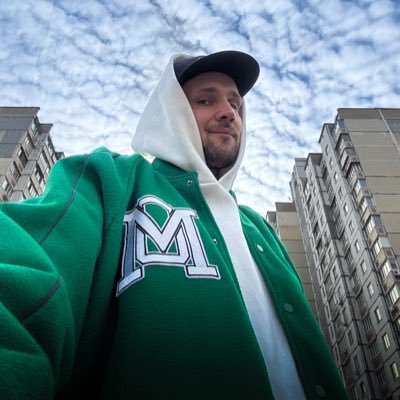 Мер Лівобережжя Києва і якийсь неправильний військовослужбовець.