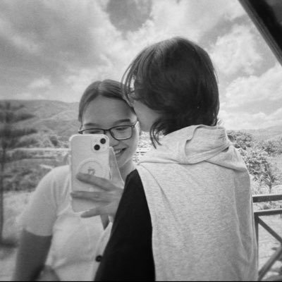 abcdedsafghijkl's profile picture. romanticize life.