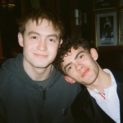 thsismeventing's profile picture. @hist0ry_huh but sad and unhinged | main moots only