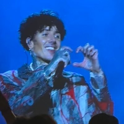 xXXskirellzXXx's profile picture. ring ring ring, おはよう wake up!