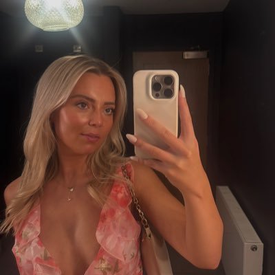 abiwellsx's profile picture. Surrey