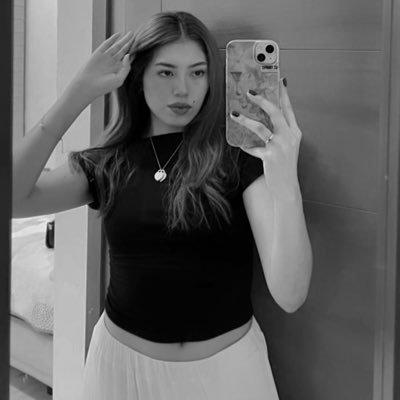 emmsimplelife's profile picture. constantly having mental breakdowns.