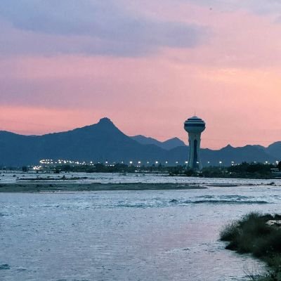 كل الامور اللي تجينا مقادير
تدور فينا الارض وندور فيها !
ٰ
يـ الله براحة بال وبخاتمة خير
وأعمال قبل الموت نحسد عليها