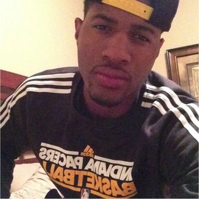 dom_iverson's profile picture. 