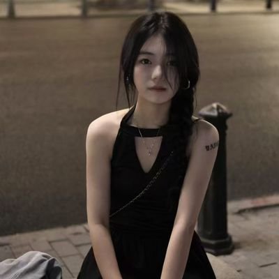 #上海女王 女主年龄:18/161/92在读美术生/男主:22/172/101复旦大学在读,伺候我是你们得荣幸,喜欢羞辱四爱调教,被男主爆菊和嘴是你作为小狗的赏赐,希望可以解锁各类玩法,随缘上课/可月单女主上课/QQ:651872428备用微信:csxgiiii22