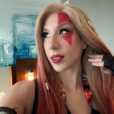 Certified mech queen. Cosplayer/TCG Player/Inventor Extraordinaire.