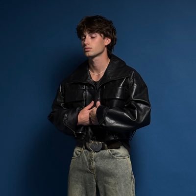 Johnny Orlando update account. FAMOUS OUT NOW!!