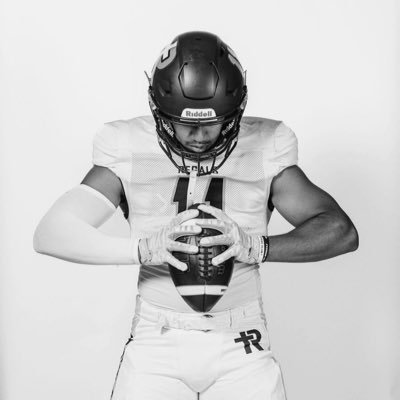 C/O 2028 | #11 | 5’11 200lbs | RB/LB/K | 4.04 GPA | Regina HS | Iowa City, Iowa | 250 Bench 355 Front Squat 520 Deadlift |