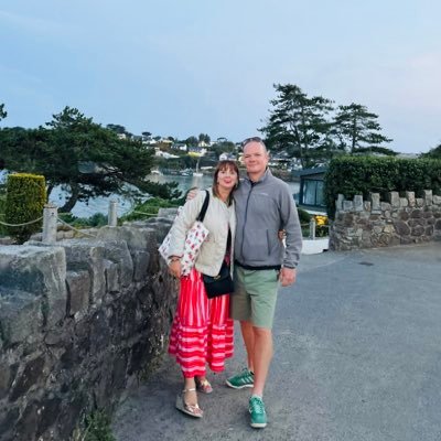 Wife, mum to 3 gorgeous children. Passionate teaching assistant, school librarian ❤️📕🐛 Bob Mortimer & cheese enthusiast.
