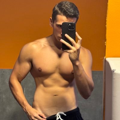CASHMASTER!🇮🇹 | 183 cm| 44 🦶 Straight Alfa!🔥 Spoiled and ready to crush your lives and your wallets. 2003👅
