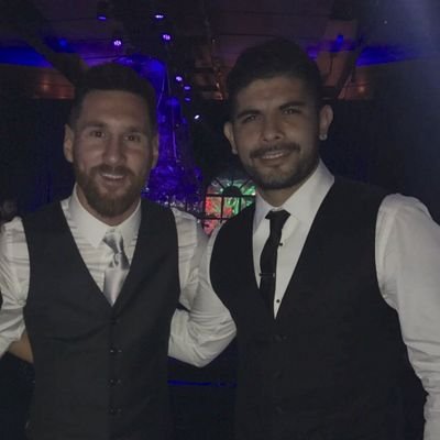 أذا لـعـب الـشـبـاب فـخـبـرونـي
فـان الـفـن مـنـبـعـه الـشـبـاب .