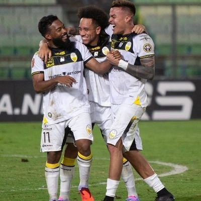 Hincha del Club de futbol más grande de Venezuela Siempre con Dios quien contra Nosotros, por eso somos y seremos la envidia de todo un País #EstoEsTachira 💛🖤
