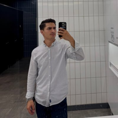 sametozyolcu12's profile picture. 