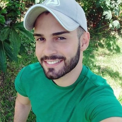 Soñador con los pies en la tierra y la mirada en lo alto