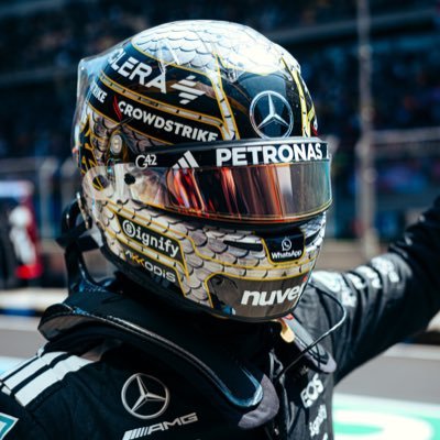 Just canāt make this shit up @Arsenal @MercedesAMG F1 fan