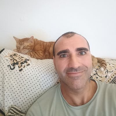Aficionado al simracing, corriendo para el R4S, me gusta la F1,y en general el mundo motor, mecánico de profesión trabajando para Honda motos