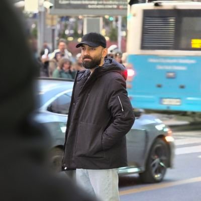 par_tza's profile picture. Fortune favors the brave or bold?!