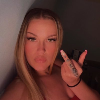 age 27 | sweet enough to tempt you, cruel enough to drain you | age verification and throne in bio😜