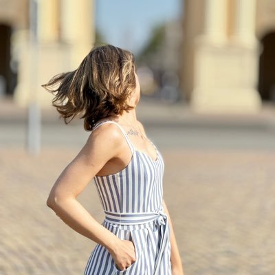 الهه بگذار و بگذر ایران باستان هستم. باهم دوستیم ولی اینستاگرامم رو نمیدم. اگر بلاکتون کردم شما خوبید، من حوصله ندارم.