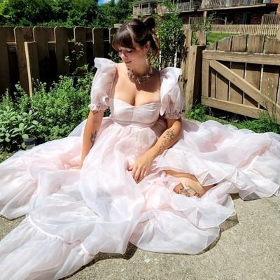 Gamer & Style Enthusiast🧚🏻♀️💫✨️
🍰Twitch Affiliate🍰
🌷level 30🌷
💝Streaming Sweethearts Discord💝