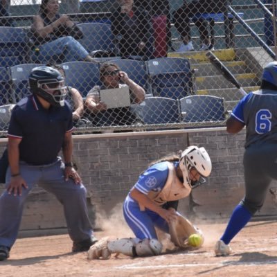 SofiaDavis2026's profile picture. Catcher/2B | 5'7 Uncommitted | NCAA ID: 2305901703  Instagram: https://t.co/G6HHyt5cvt